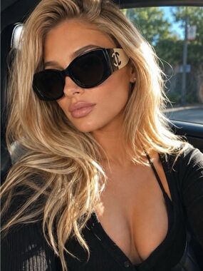 CHANEL Black Cat-Eye Sunglasses with Polarized Lenses